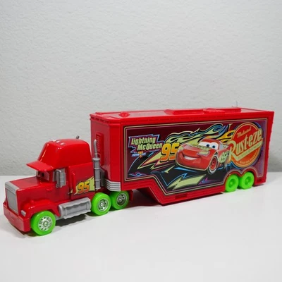 Carros Disney Pixar Glow Racers Mack Hauler semi caminhão apenas 12 polegadas - Imagem 1 de 4