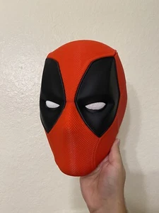 Máscara/casco texturizado Deadpool - Imagen 1 de 4