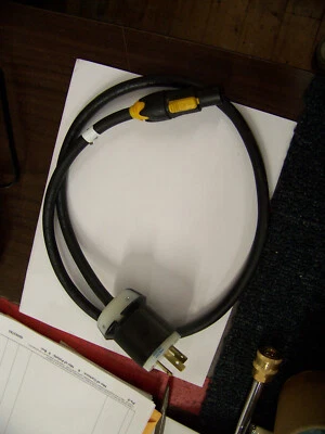 Conector Neutrik PCT1GTL208 con enchufe Hubbell No. HBL2321 20A 250V 38" L 44"OAL Foto 1 de 3