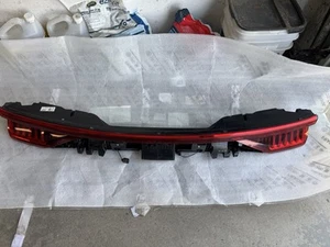 2019-2023 Audi Q8 SQ8 Taillight Center Tail Lamp Oem Original 4M8945095N - Picture 1 of 13