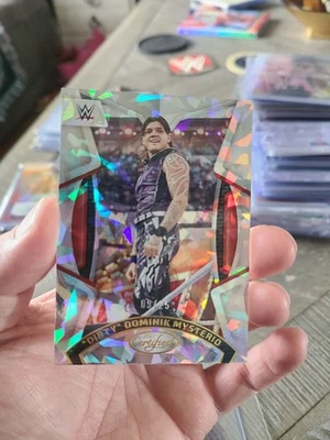 2023 Chronicles WWE Leaf Certified Dirty Dominik Mysterio #215 Mojo /25 Foto 1 de 2