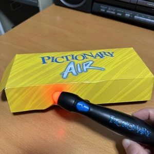 PICTIONARY AIR Board Game 100% COMPLETE TESTED & WORKS AWARD WINNER - Picture 1 of 6