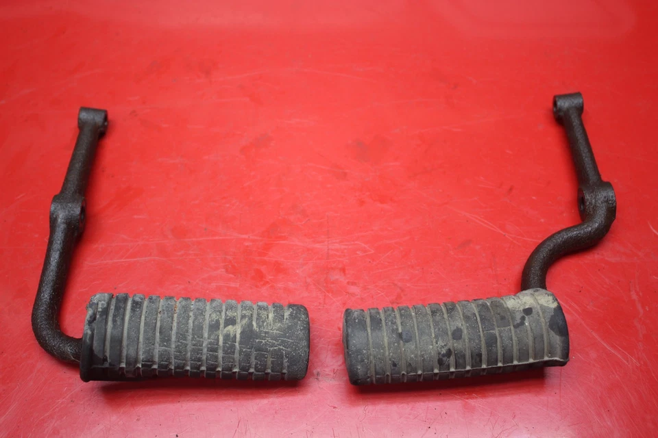 Suzuki T250 1971 reposapiés delanteros par de clavijas Foto 1 de 4