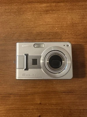 Casio☆ EXILIM EX-Z57 5.0MP Camera Please READ Repair or parts Only - Image 1 of 2