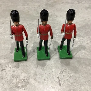 3 Britains 1990 tin/metal Guards Officers Made In England - Picture 1 of 9