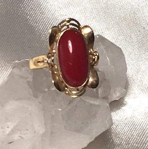 VINTAGE RARE RED MEDITERRANEAN OVAL CABOCHON CORAL RING - 14K YLO.GOLD - Size 7 - Picture 1 of 7