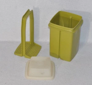 Tupperware Pick A Deli Vintage Avocado Green Pickle Olive Veggie Keeper #1330 - Picture 1 of 4