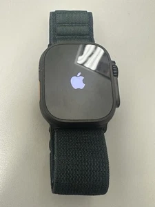 Apple Watch Ultra Series 2 (A2986 49 mm titane en l'état pour pièces uniquement - Photo 1 sur 5