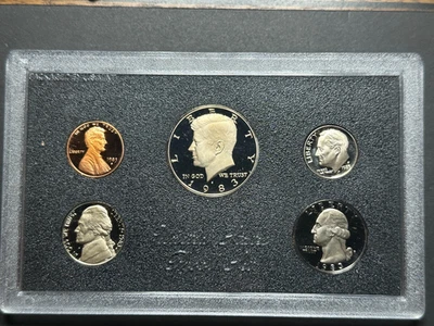 1983-S U.S. Mint Proof Set - Image 1 of 4