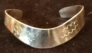 Bracelet Silver Color 6 1/2 in. around - Picture 1 of 4