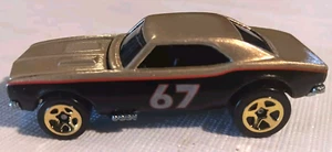 Hot Wheels 2008 1967 Camaro oro e nero Mattel 1:64 auto pressofusa  - Foto 1 di 6