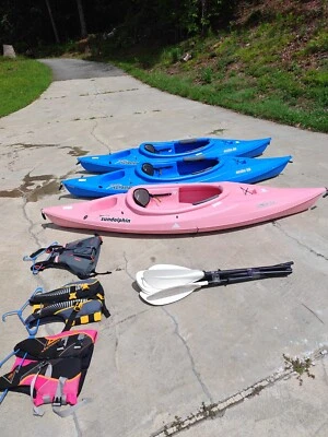 Adventure-Ready Kayak Set – 3x 10ft Kayaks, Paddles & Life Jackets Included! - Image 1 of 4
