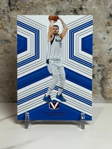 2022-23 Panini Chronicles Vertex Luka Dončić #175 Dallas Mavericks - Picture 1 of 6