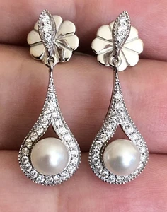 18ct White Gold Diamond Pearl Earrings in 0.60ct  Teardrop Dangle Bridal Wedding - Picture 1 of 12