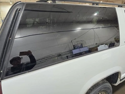 Passenger Right Quarter Glass With Privacy Tint Fits 92-99 SUBURBAN 1500 645379 - Image 1 of 4
