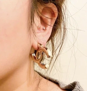 Chanel 22C CC Chunky Ohrhänger groß in Champagner Gold Metall - Bild 1 von 12