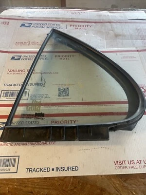 Vidrio de ventilación de puerta trasera izquierda del conductor para 93-97 Geo PRIZM Foto 1 de 4