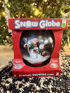 NIB 2005 Gemmy Animated Christmas Table Top 11" Snow Globe With Music & Lights - Picture 1 of 11