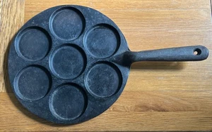 Vintage Cast Iron 9.5” 25cm Pancake Girdle Griddle Pan Lodge? - Picture 1 of 3