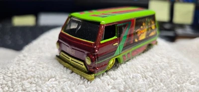Furgoneta Dodge A100 1966 personalizada Hot Wheels en verde claro con pilotos reales He Man Foto 1 de 4