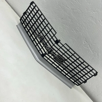 Grelha Cutlass 442 original 1968 com emblema 398640 p0 - Imagem 1 de 4