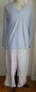 WEICHES BEQUEMES BLAU & WEISSES LAURA ASHLEY LOUNGE-PYJAMA-SET IN GRÖSSE LARGE - Bild 1 von 4