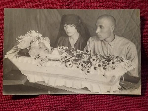 1920-s LITTLE BABY CHILD POST MORTEM OPEN EYES COFFIN ORIGINAL VINTAGE PHOTO - Picture 1 of 2