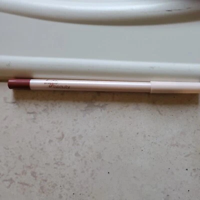 Basic Beauty Gel Lip Liner Latte 1.2g/0.04oz NEW - Image 1 of 3