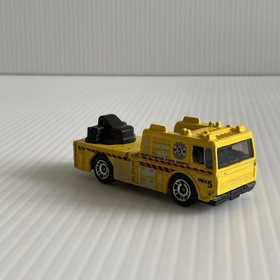 matchbox 2005 Mattel fire engine 2006 MB 698 collectible diecast - Image 1 of 4