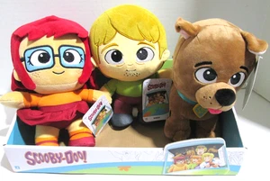 SCOOBY DOO  2025 PLUSH SET  SHAG/ SCOOBY /VELMA  LOT  3 JAZWARES & STORE DISPLAY - Picture 1 of 3