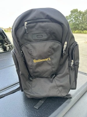 NEW Oakley Blade Wet/Dry 30 Backpack 30L Black Continental Logo 15" Laptop Sleev - Image 1 of 4