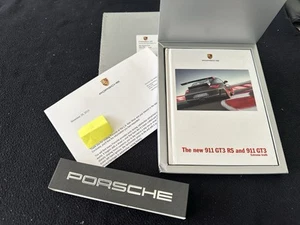 Porsche 911 GT3 RS 997 Carrera 2010 2011 tapa dura folleto caja catálogo de ventas - Imagen 1 de 15