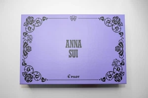 Mariposa violeta 18K EF plumín piloto punto de fuga ANNA SUI colaboración - Imagen 1 de 6