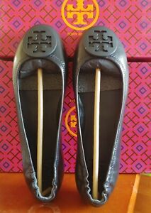 Tory Burch Minnie Travel Ballet Flat in Tory navy size 11