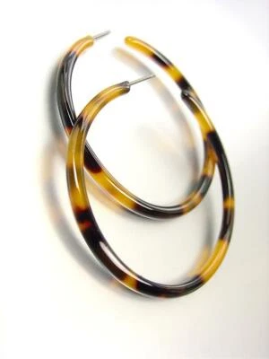 CHIC Lightweight Urban Artisanal Brown Tortoise Shell Resin Round Hoop Earrings - Image 1 of 4