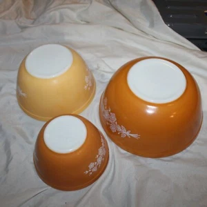 Vintage Pyrex Stapelschalen Set 401 402 403 Lot guter Zustand Schmetterling Gold - Bild 1 von 9