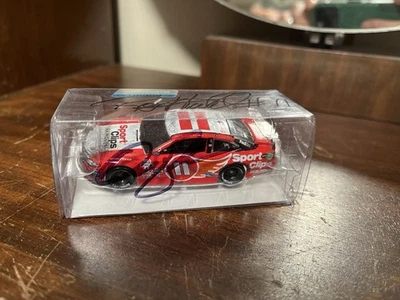 Denny Hamlin 2017 Darlington Southern 500 гоночная версия на заказ 1:64 с автографом - Изображение 1 из 4