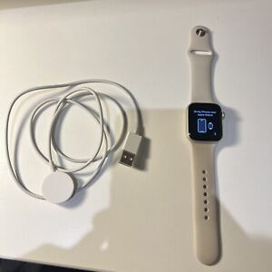Apple Watch SE (2022) 40mm Starlight Aluminium Case - 100% Battery Health
