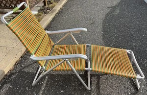 Vintage 1970’s Tri Folding Vinyl Tube Lounge Beach, Lawn Chair With Arms. - Picture 1 of 9