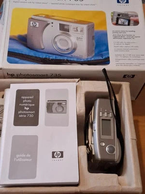Boxed HP Photosmart 735 digital camera with HP Instant share - Image 1 of 4
