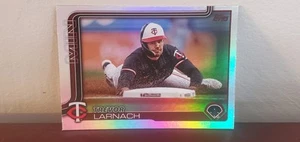 2025 Topps Serie 1 Rainbow Foil Trevor Larnach #279 - Foto 1 di 2