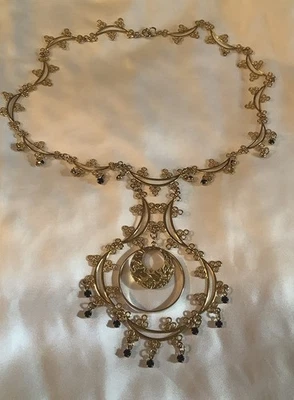 "Collar diseño filigrana tono dorado con cristales negros 18"" L (1631)" Foto 1 de 3
