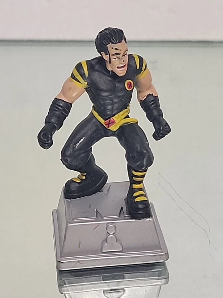 Wolverine Marvel Heroes Chess Set Gold Base Pawn Replacement Piece 2003 - Image 1 of 1