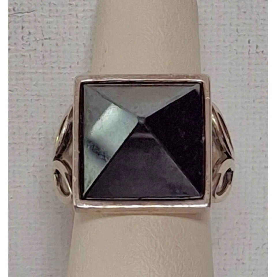 ANILLO PIRAMIDAL ESPINELA NEGRA PLATA ESTERLINA 925 GUIJARROSSTEIN-CORD STUDIO TALLA CIELO Foto 1 de 4