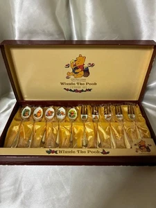 Winnie The Pooh Cucchiaio Forchetta Set di 10 Posate Oro Disney Nuove   - Foto 1 di 17