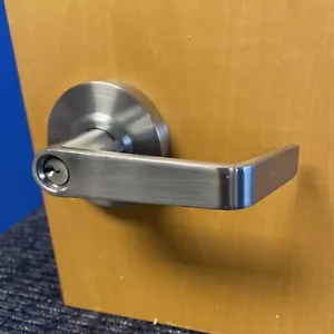 Juego de pasaje cilíndrico con cerradura de sala de tienda SCHLAGE RHODES 626 acabado cromado satinado - Imagen 1 de 6