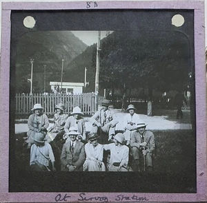 Magic Lantern Glass Slide. Early 20th Century People At Train Station - Foto 1 di 1