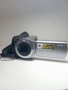 Sony DCR-SR65E silver camcorder 40 GB - Picture 1 of 9