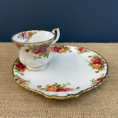 JUEGO DE PLACA Y TAZA DE TÉ TENIS ROYAL ALBERT BONE CHINA 'ROSAS DEL CONDADO ANTIGUO' Foto 1 de 4