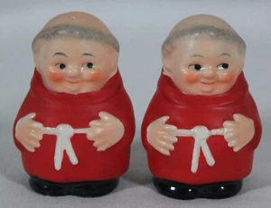 VINTAGE GOEBEL GERMAN CARDINAL TUCK RED MONK CERAMIC 2.5" TALL SALT & PEPPER SET - Picture 1 of 5